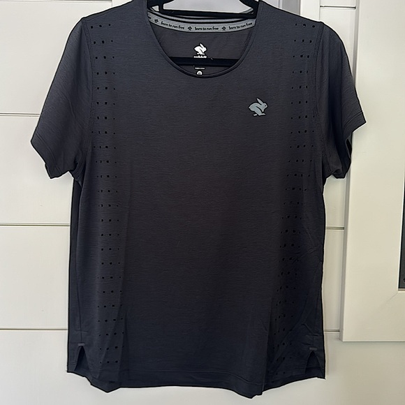 Rabbit Tops - Women's Rabbit Black Race Pace Tee SS Size Medium